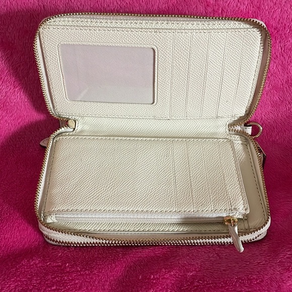 Coach Embossed White Wallet - Picture 4 of 7